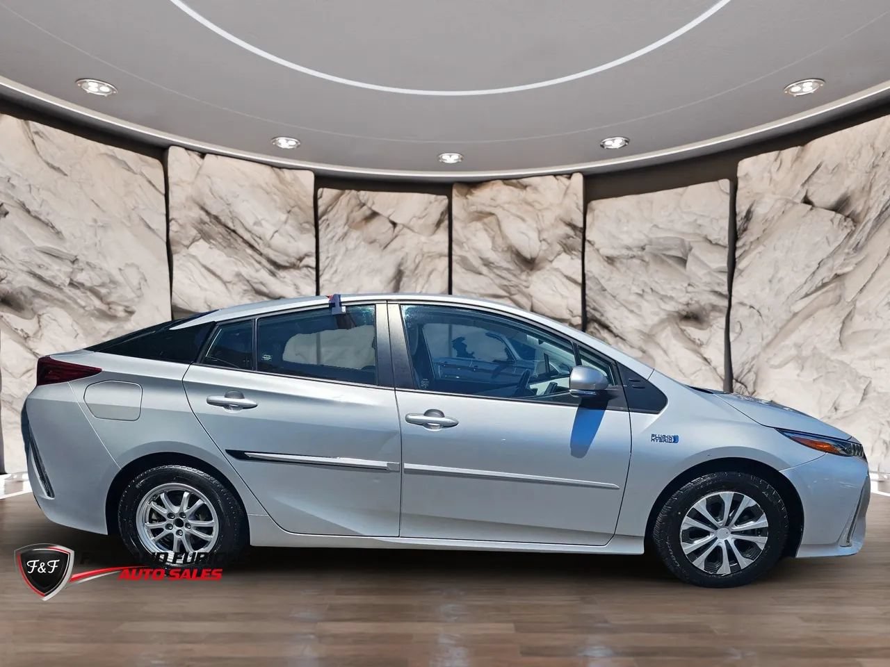 Used 2021 Toyota Prius Prime XLE w/ Carpet Mat Package (TMS) FWD image 5
