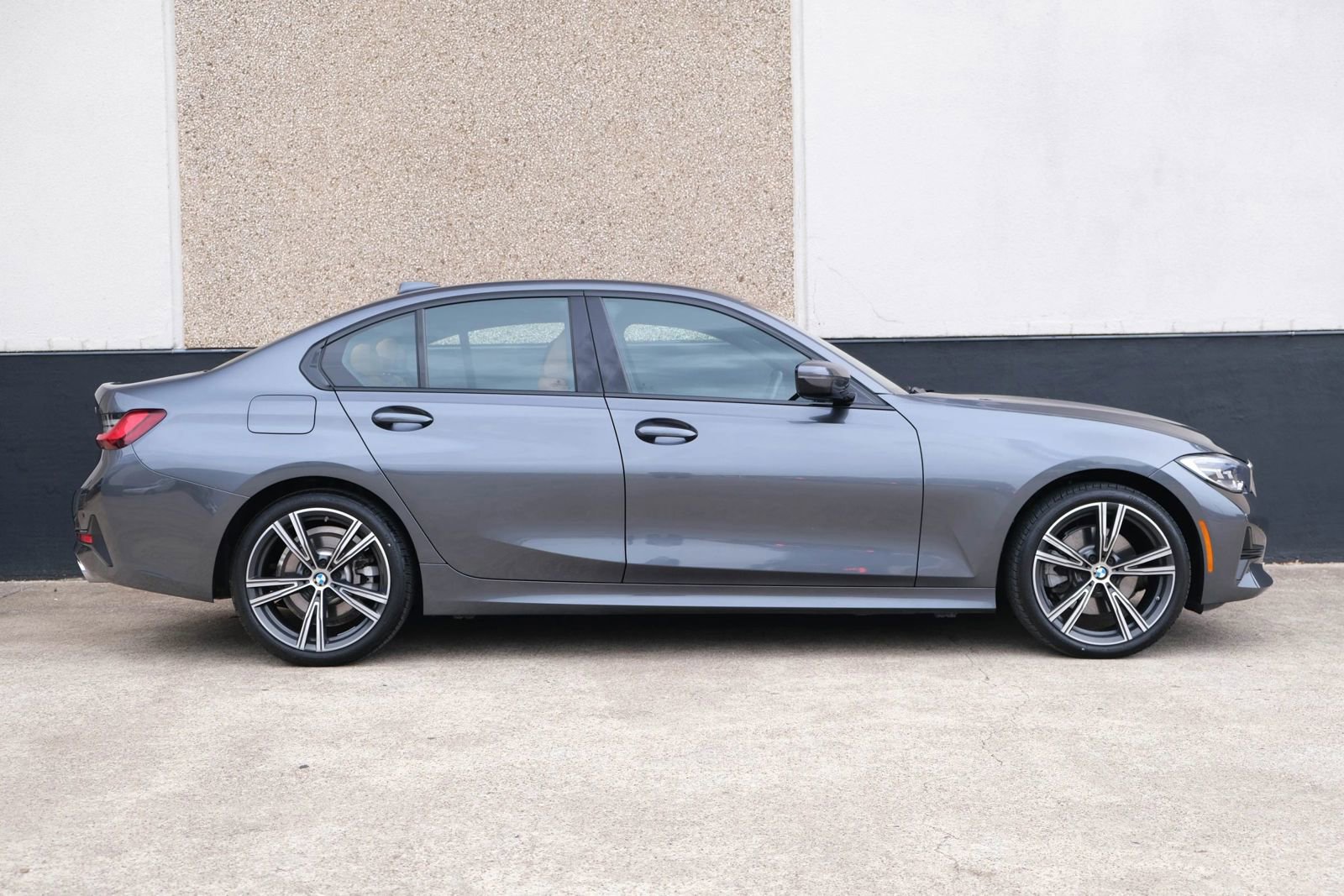 Used 2022 BMW 330i xDrive Sedan w/ Driving Assistance Package image 11