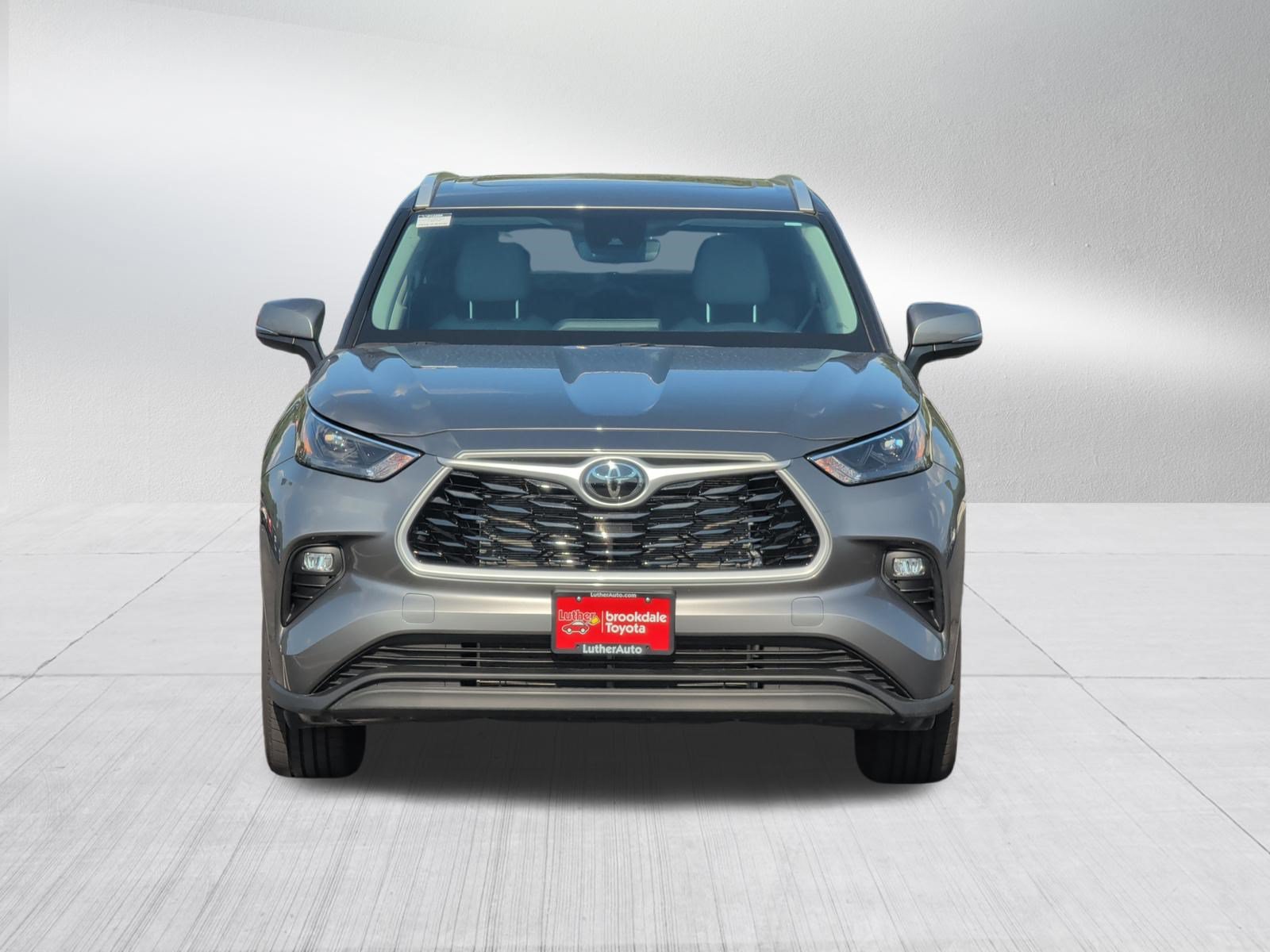 Certified 2026 Toyota Highlander XLE AWD/4WD image 2