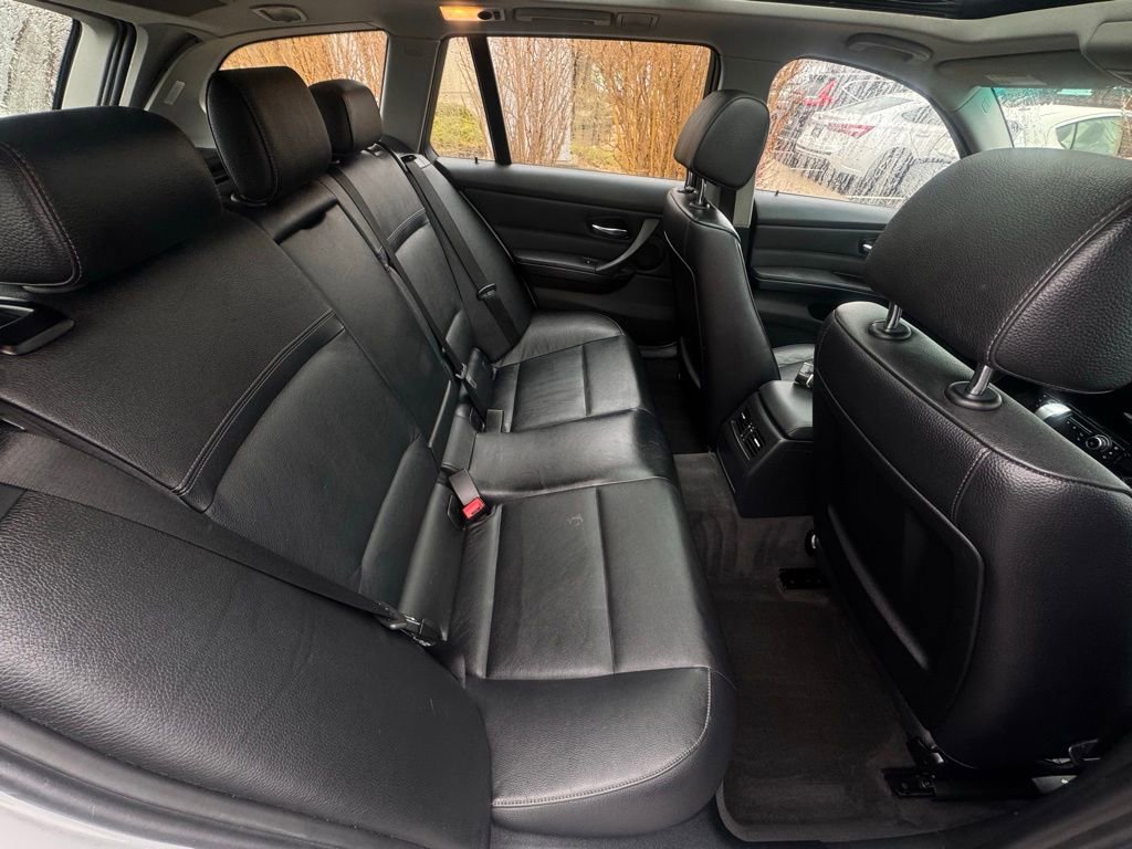 Used 2011 BMW 328i xDrive Wagon image 10