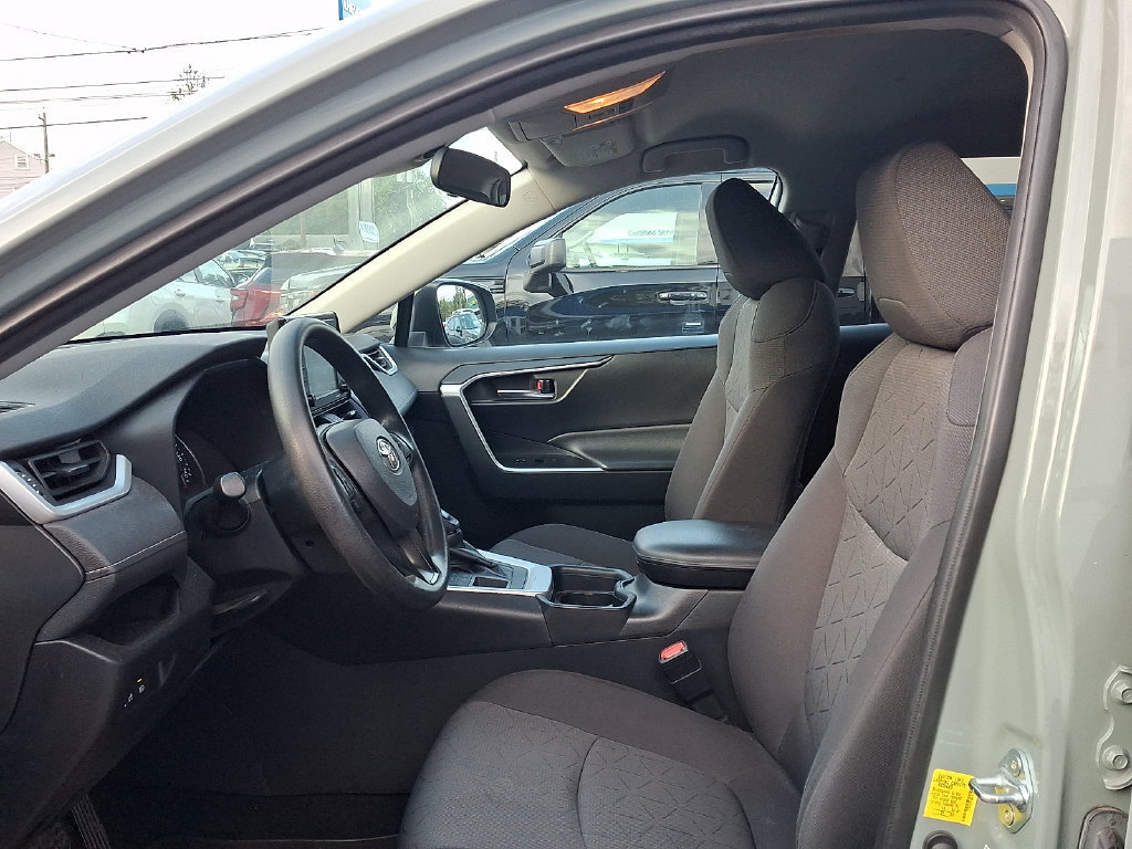 Used 2021 Toyota RAV4 XLE AWD/4WD image 13