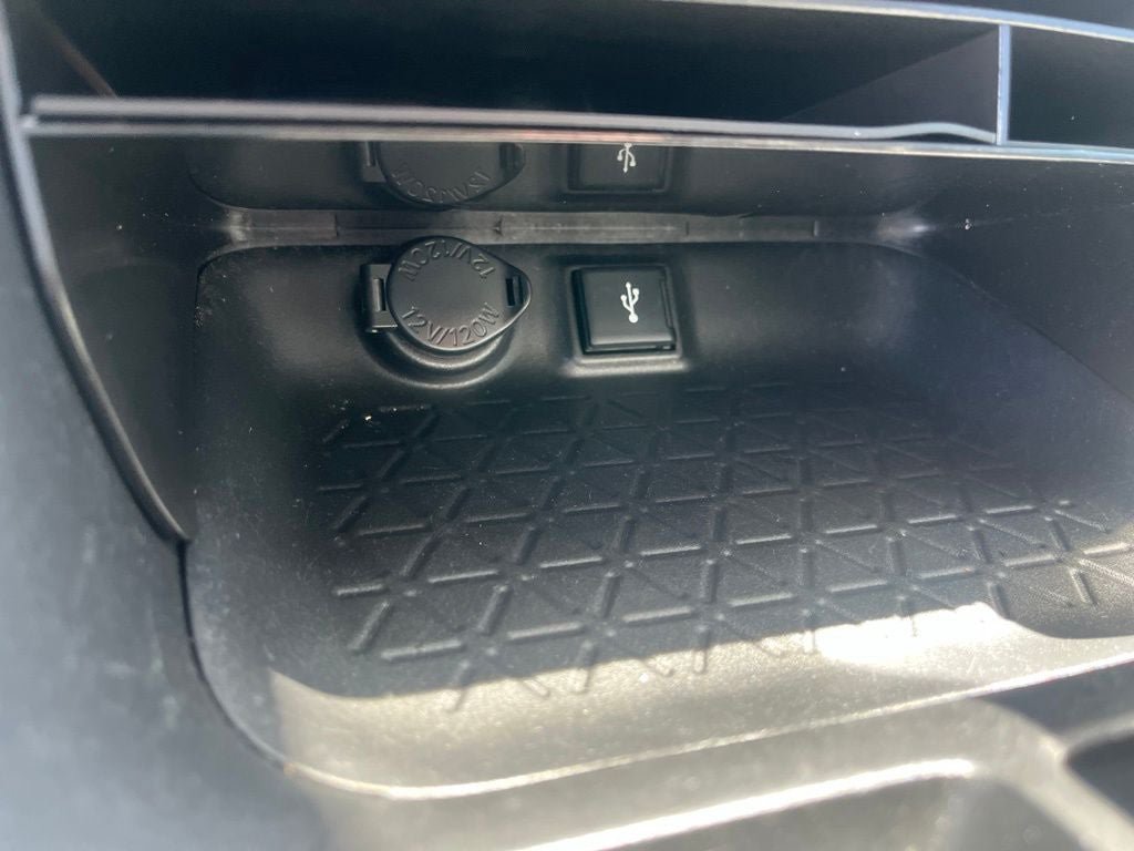Used 2021 Toyota RAV4 XLE w/ Convenience Package FWD image 28