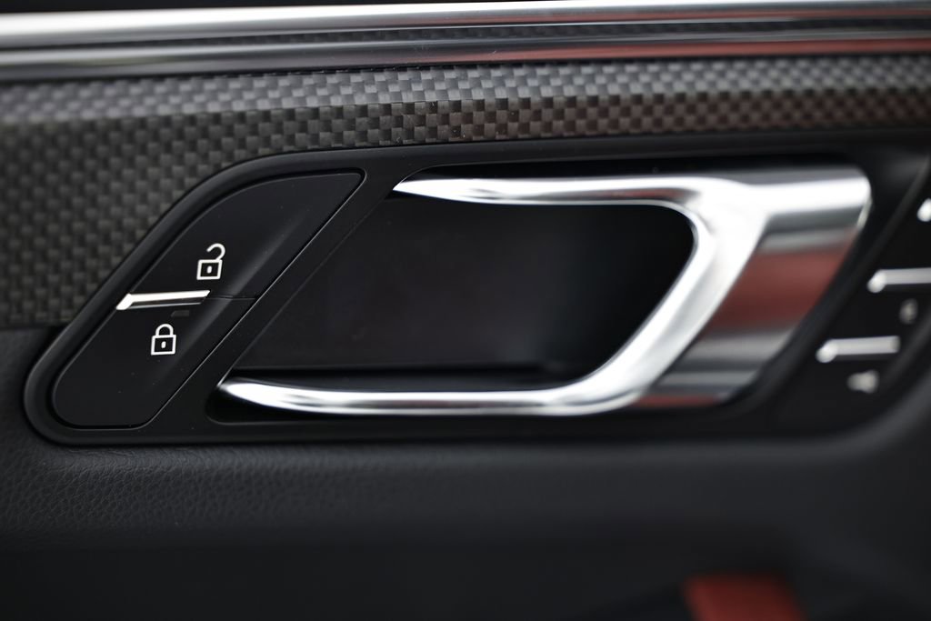 New 2026 Porsche Macan image 19