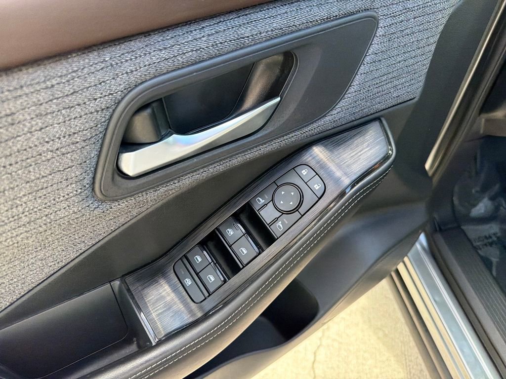 Used 2023 Nissan Rogue SV image 18