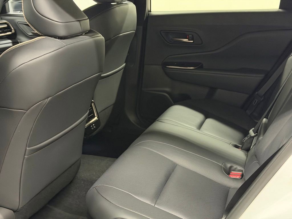 Used 2025 Toyota Crown Signia XLE image 29