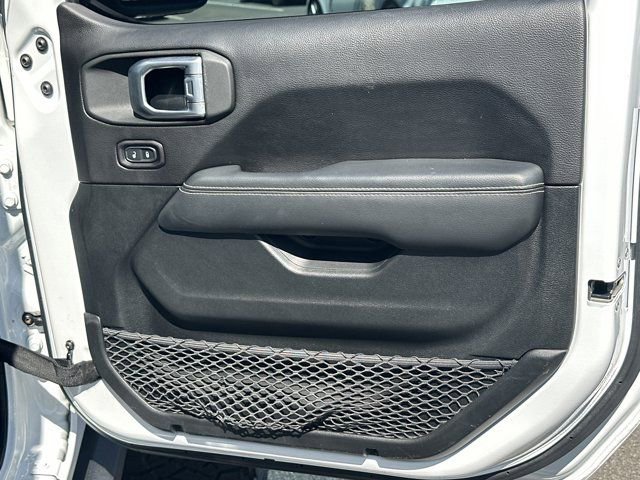 Used 2019 Jeep Wrangler Unlimited Sahara w/ Uconnect 4C Nav & Sound Group AWD/4WD image 18