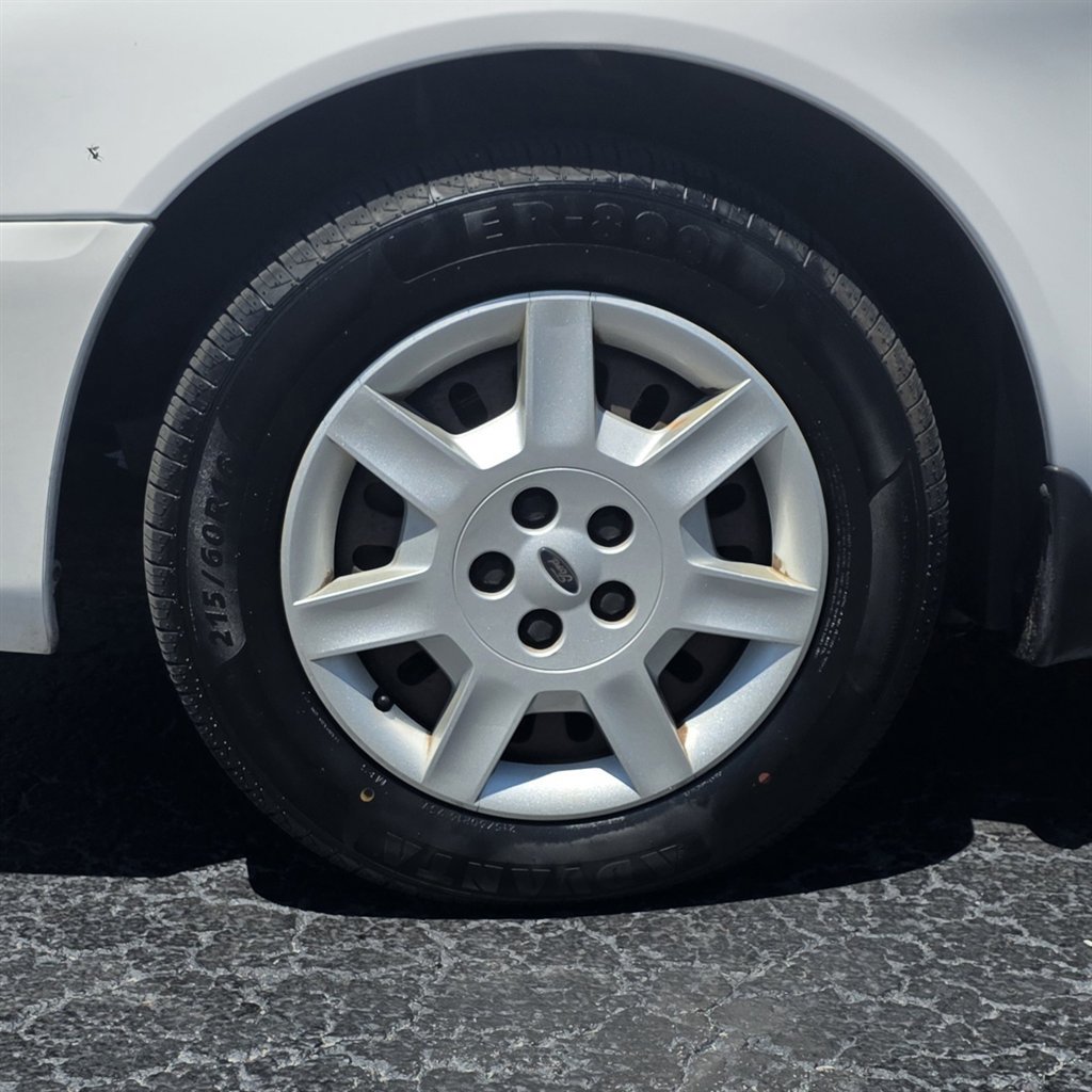 Used 2007 Ford Taurus SE FWD image 34