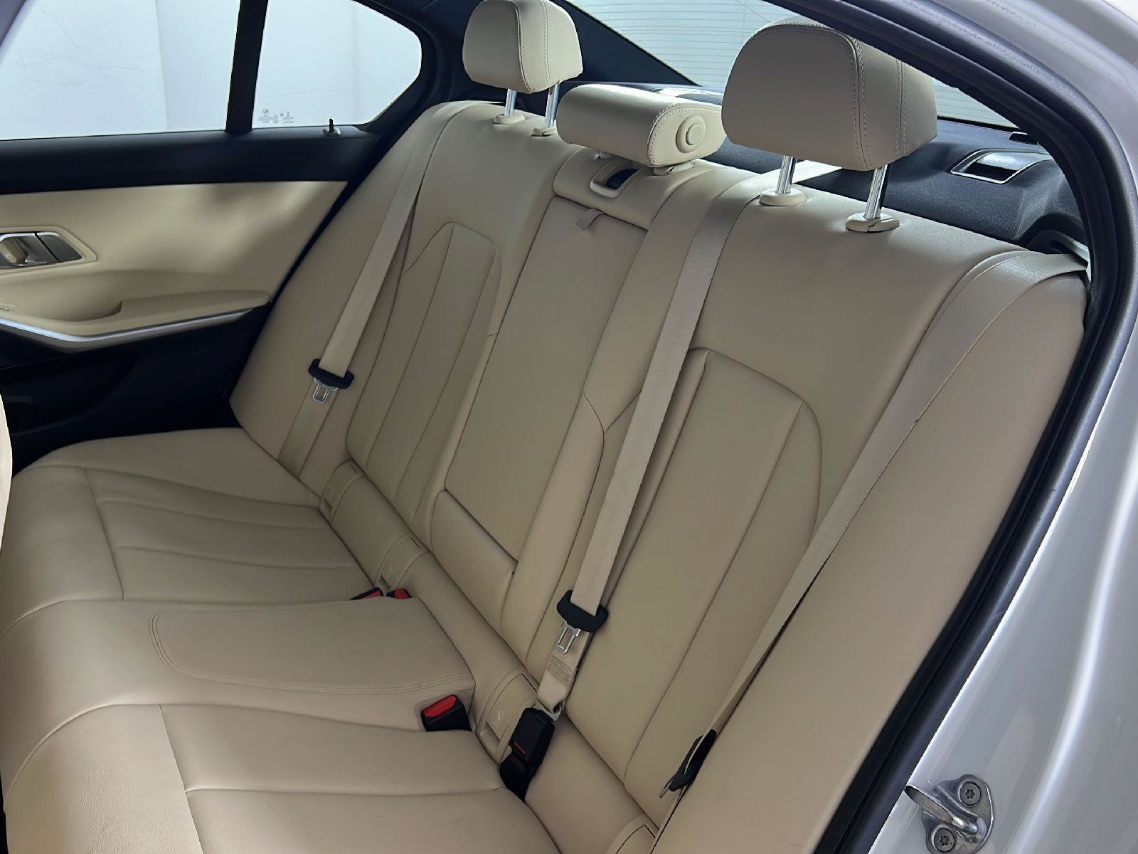 Used 2019 BMW 330i xDrive Sedan w/ Convenience Package AWD/4WD image 4