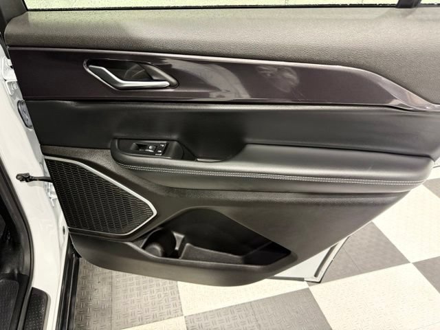 Used 2021 Jeep Grand Cherokee L Laredo w/ Luxury Tech Group I AWD/4WD image 31
