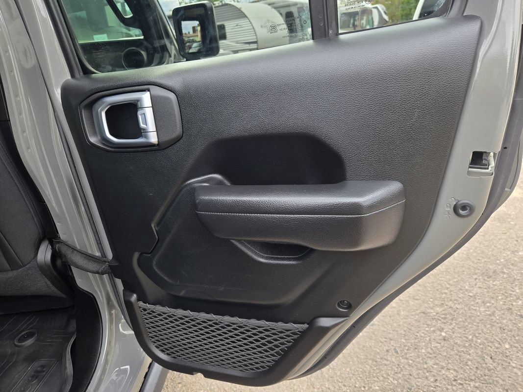 Used 2022 Jeep Gladiator Sport AWD/4WD image 22