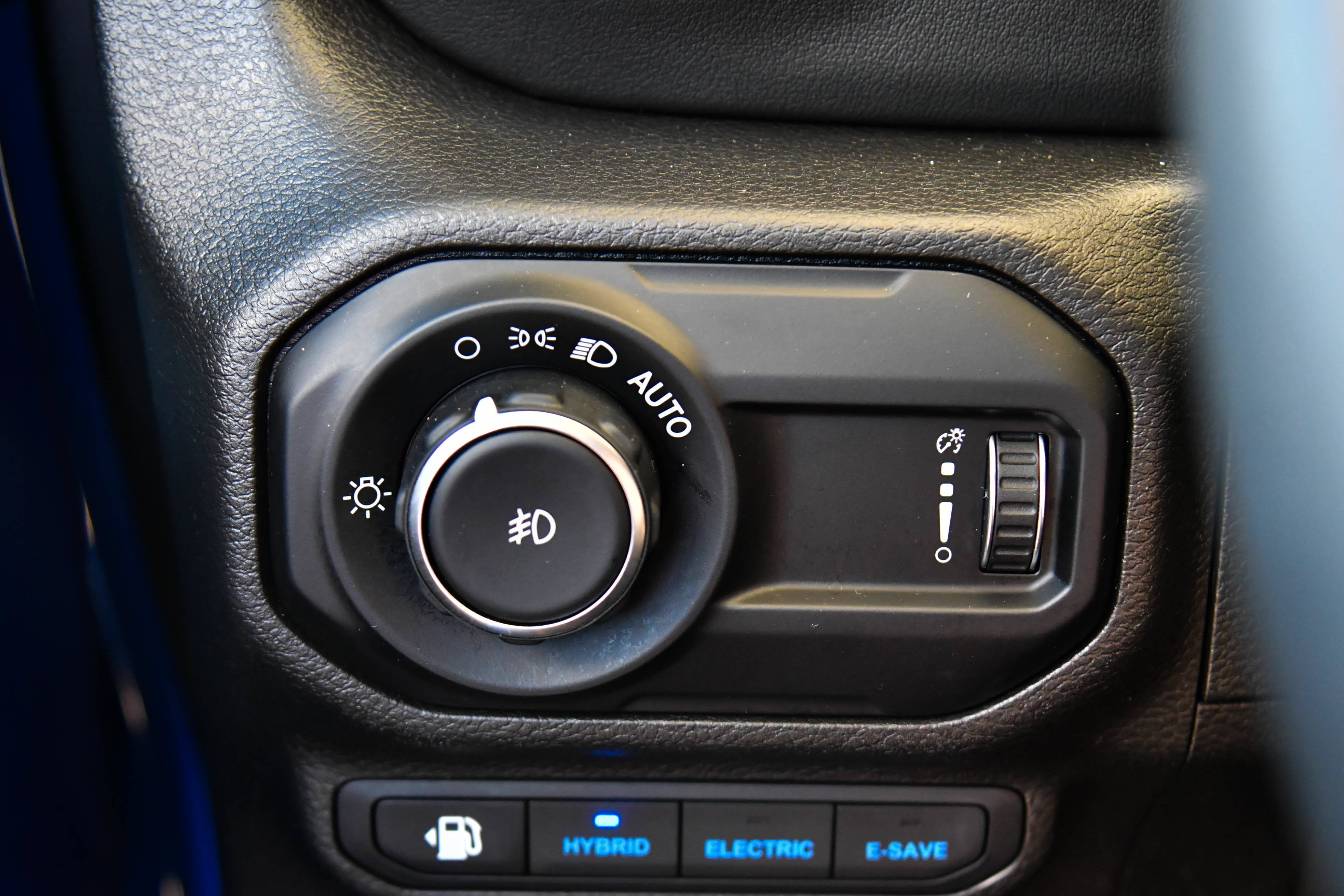 Used 2023 Jeep Wrangler Unlimited Sahara AWD/4WD image 36