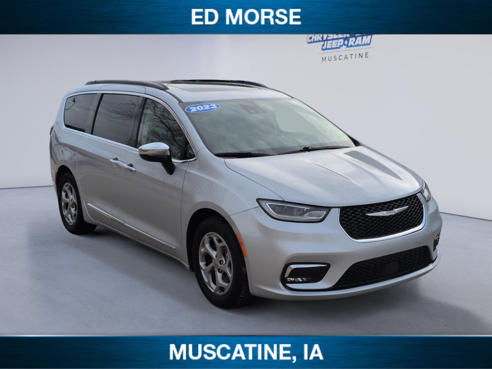 Used 2023 Chrysler Pacifica Limited FWD image 7