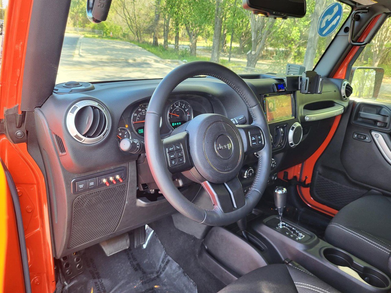Used 2015 Jeep Wrangler Unlimited Rubicon w/ Dual Top Group image 9