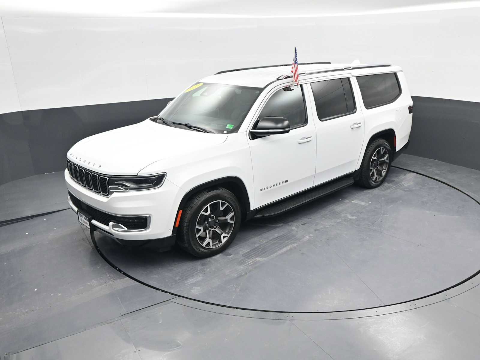 Used 2023 Jeep Wagoneer L Series III w/ Preferred Equipment Group image 31