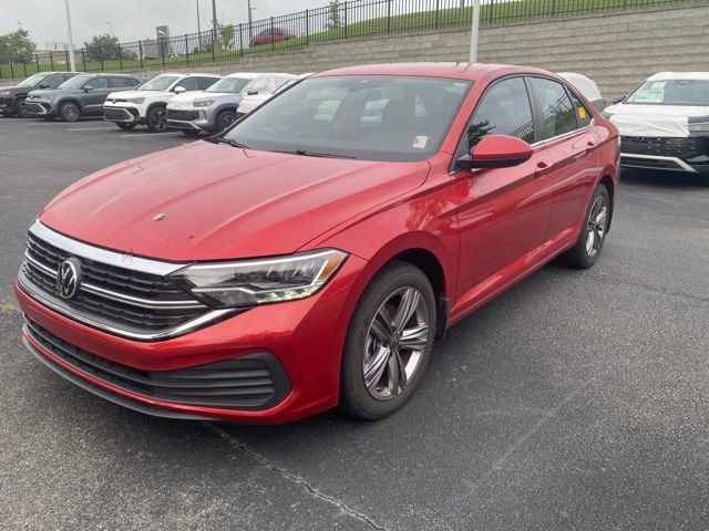 Used 2022 Volkswagen Jetta SE FWD image 2