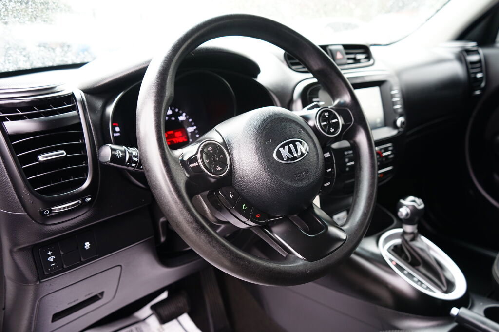 Used 2018 Kia Soul + image 11