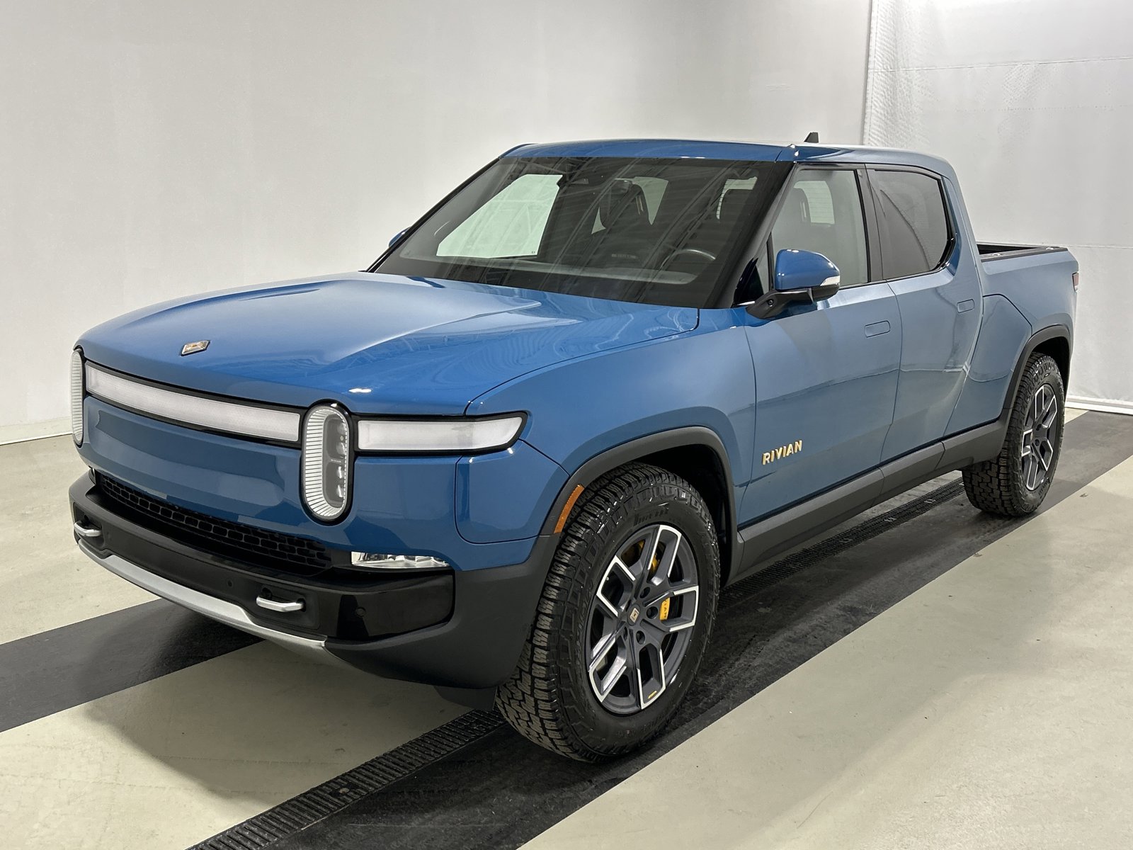 Used 2023 Rivian R1T Adventure image 1