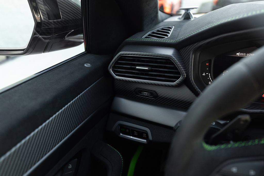 Used 2024 Lamborghini Urus Performante AWD/4WD image 39
