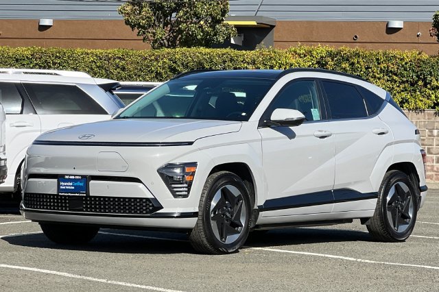 Certified 2025 Hyundai Kona Limited FWD image 10
