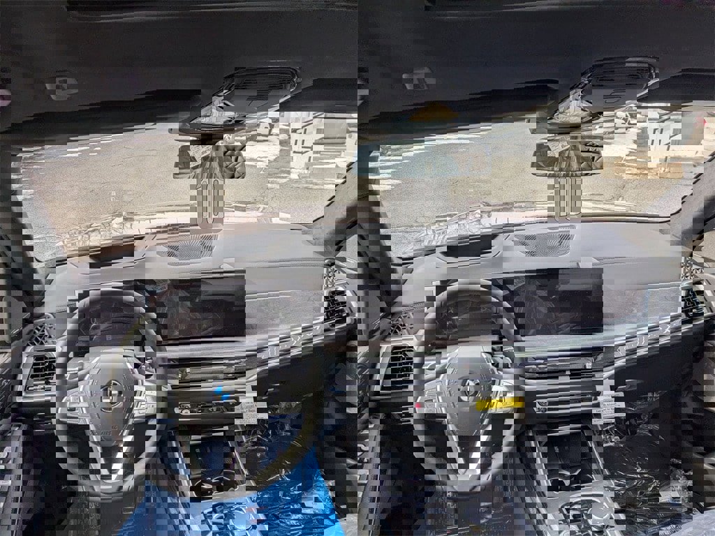 New 2025 BMW X7 xDrive40i w/ Premium Package image 17