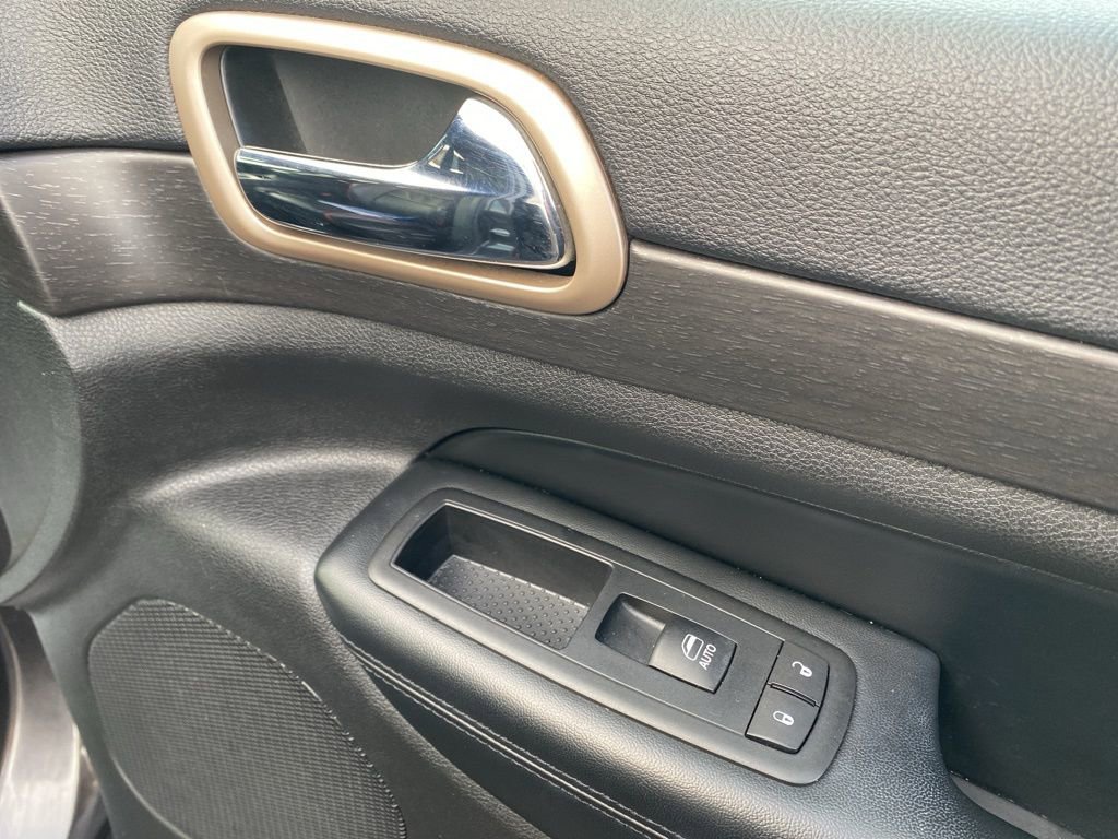 Certified 2016 Jeep Grand Cherokee Laredo w/ Quick Order Package 23E image 13