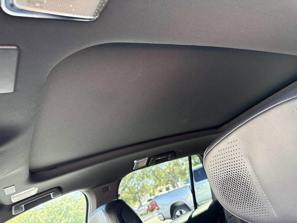 New 2026 Cadillac Vistiq Sport image 32