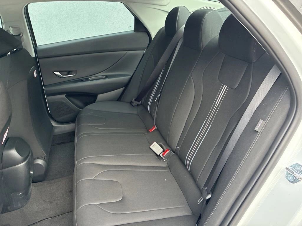 Certified 2025 Hyundai Elantra Hybrid FWD image 14