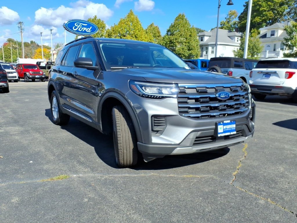 Used 2025 Ford Explorer Active AWD/4WD image 4