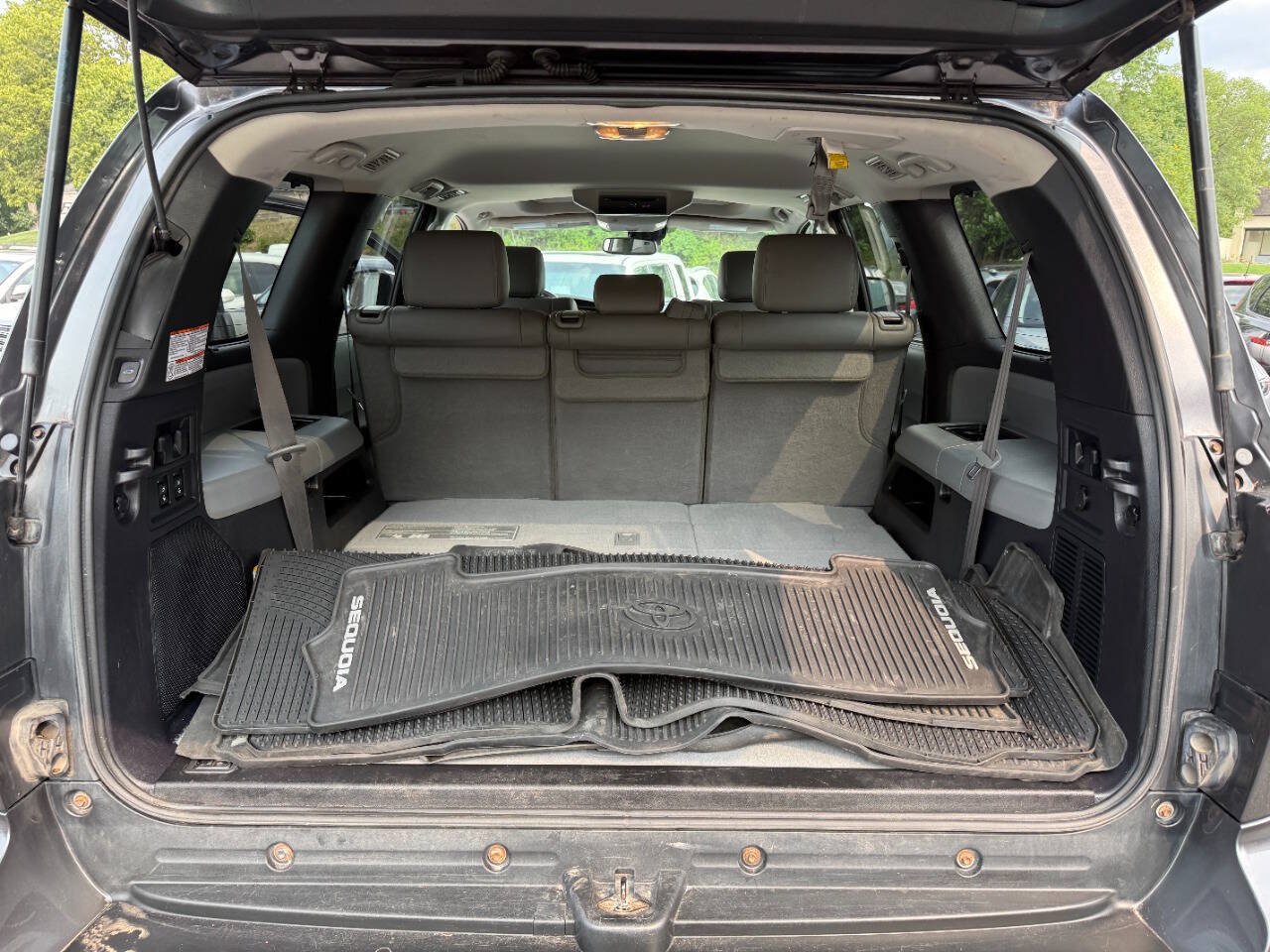 Used 2018 Toyota Sequoia Limited w/ Safety & Convenience Package AWD/4WD image 28