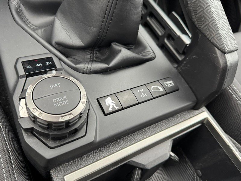 Used 2025 Toyota Tacoma TRD Off-Road image 18