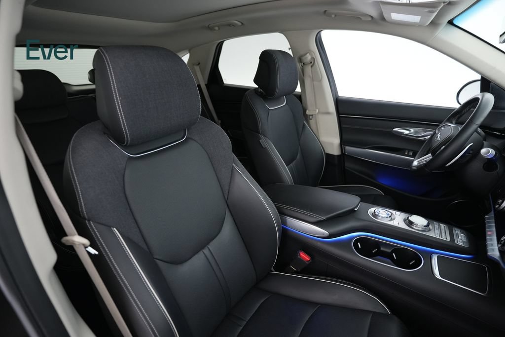 Used 2023 Genesis Electrified GV70 AWD/4WD image 23