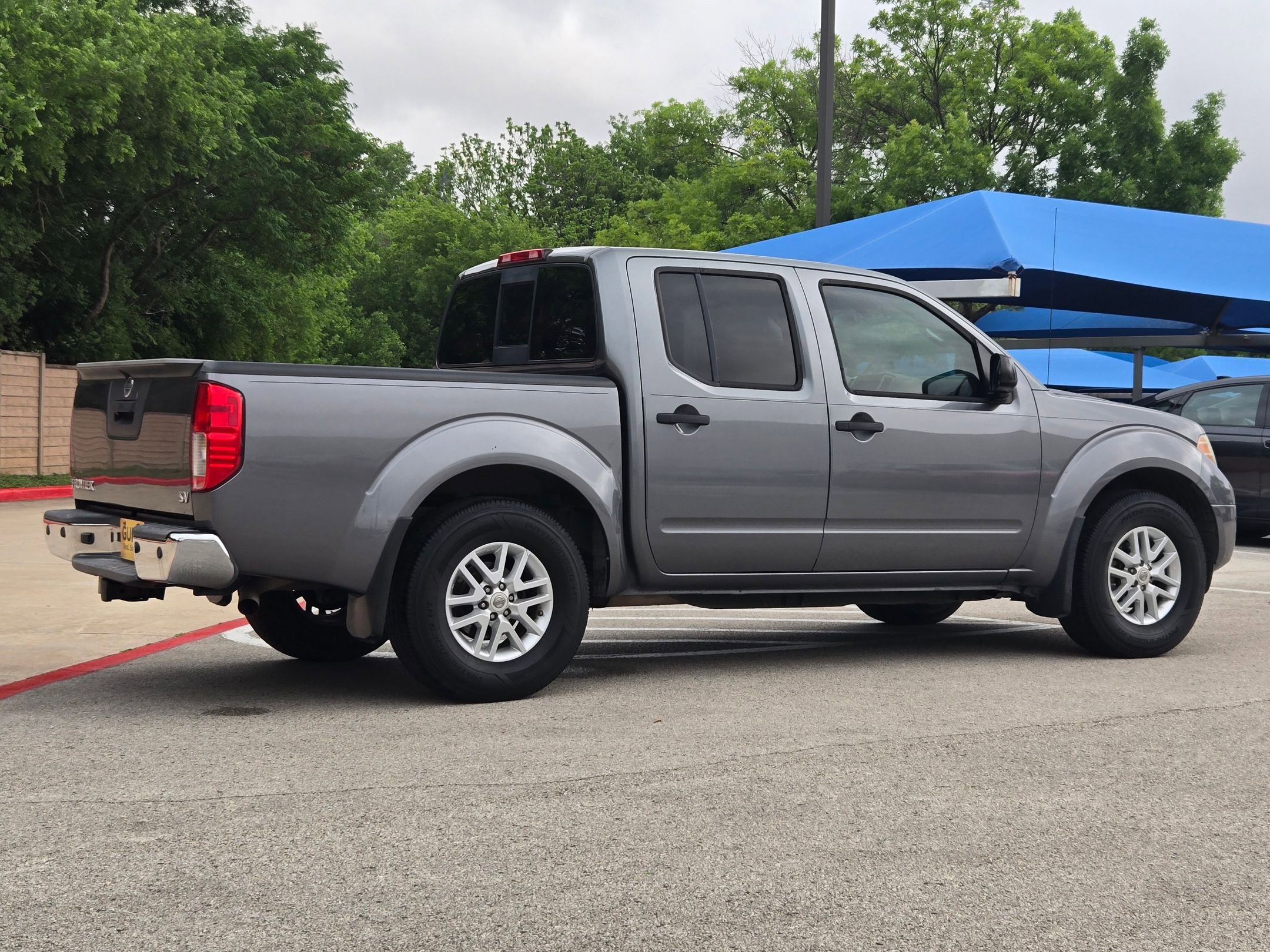 Used 2017 Nissan Frontier SV w/ SV Value Truck Package RWD image 3