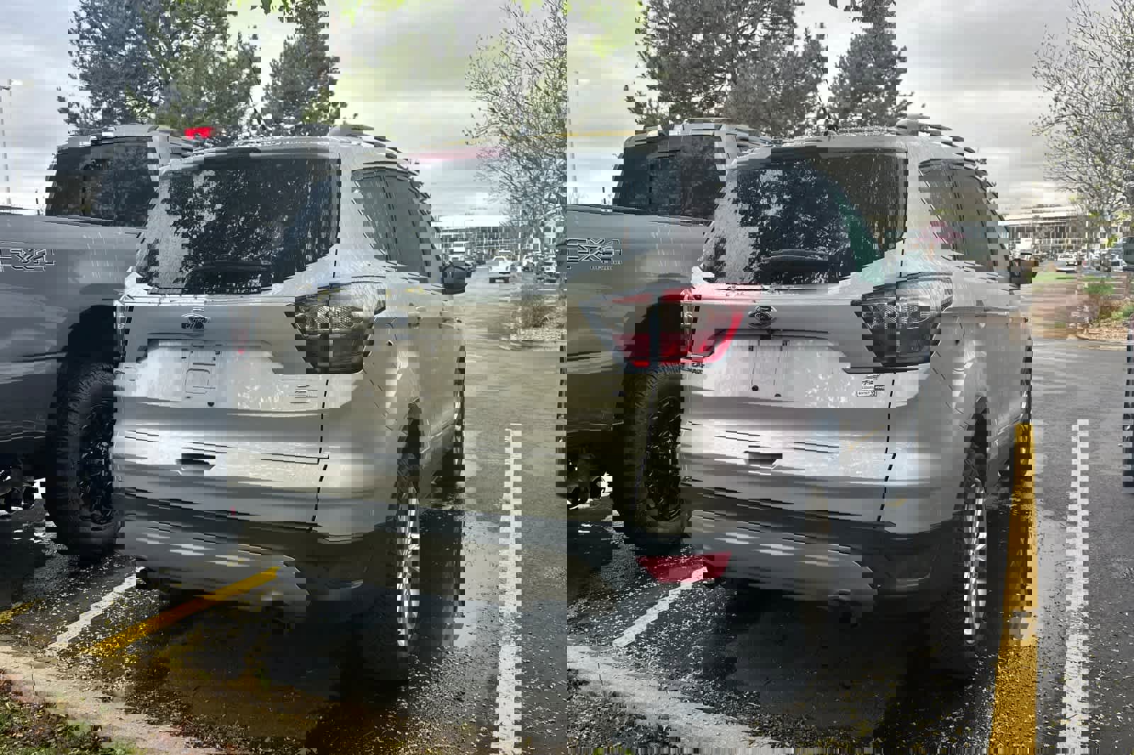 Used 2018 Ford Escape SE image 4