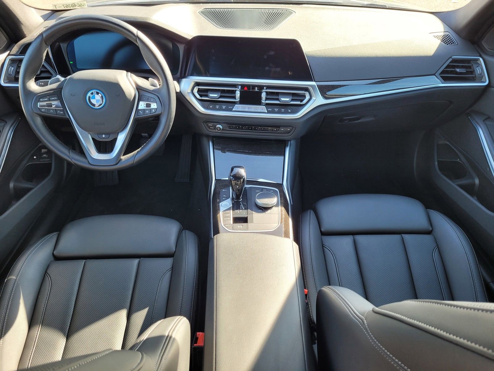 Used 2022 BMW 330e xDrive w/ Premium Package image 9