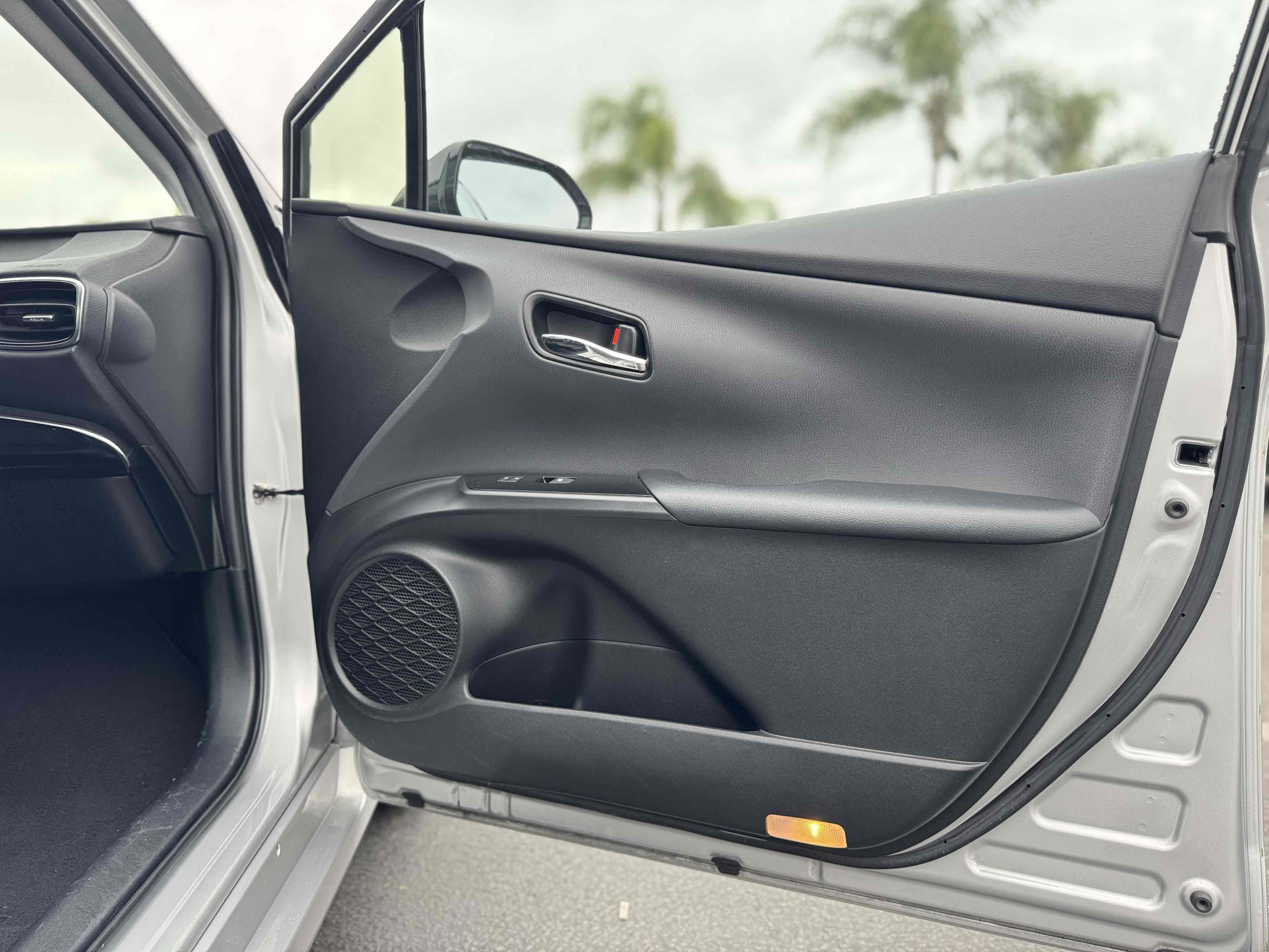 Used 2017 Toyota Prius Prime Premium w/ Carpet Mat Package image 37