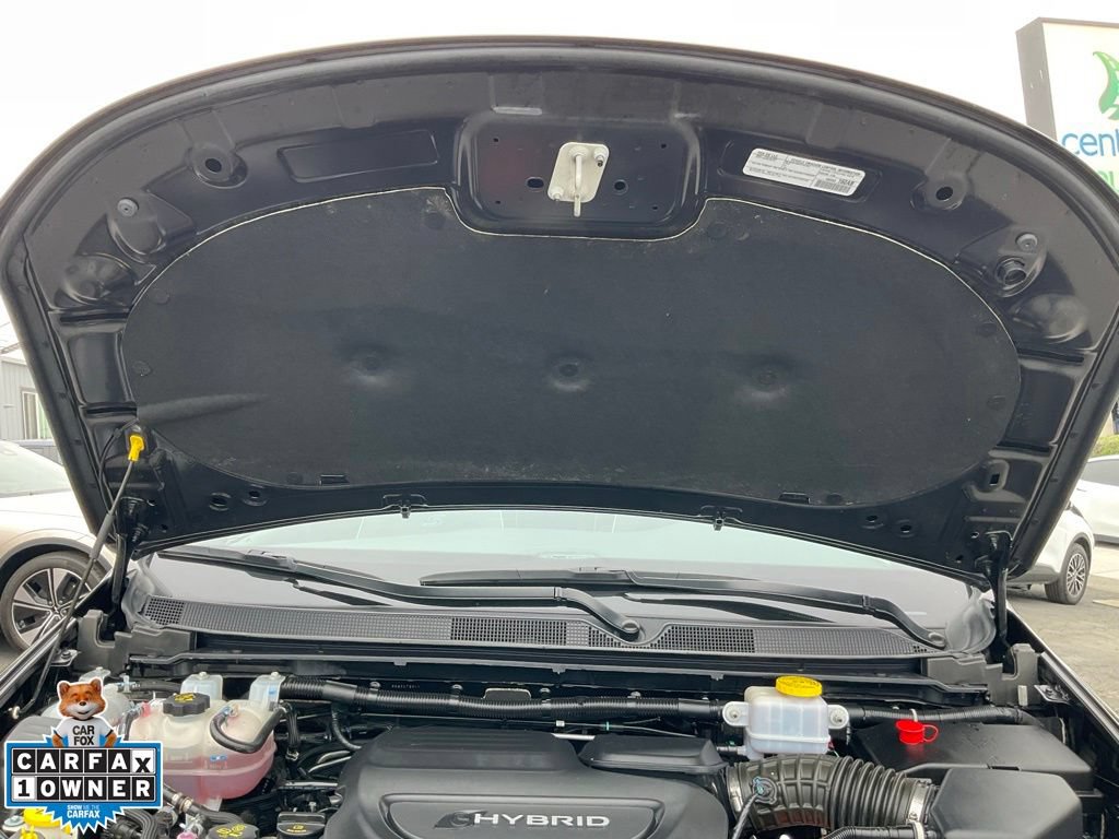 Used 2023 Chrysler Pacifica Limited w/ Uconnect Theater Family Group FWD image 13