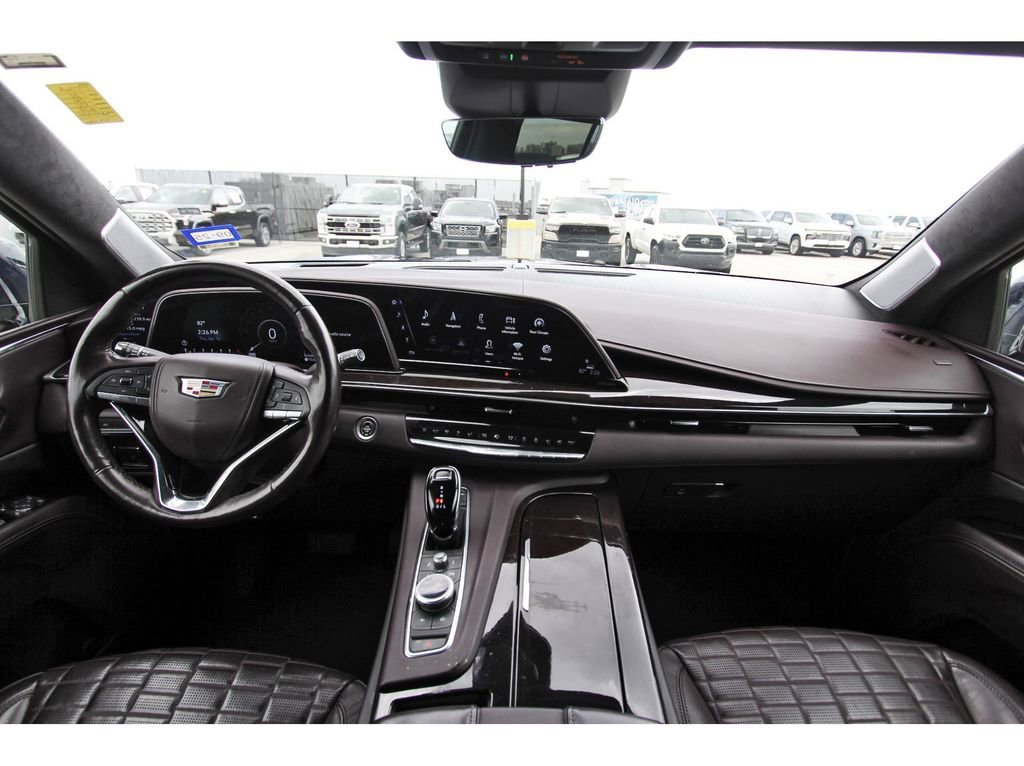 Used 2022 Cadillac Escalade Premium Luxury Platinum w/ Heavy-Duty Trailer Package image 9