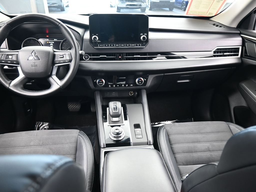 Used 2023 Mitsubishi Outlander SE image 42