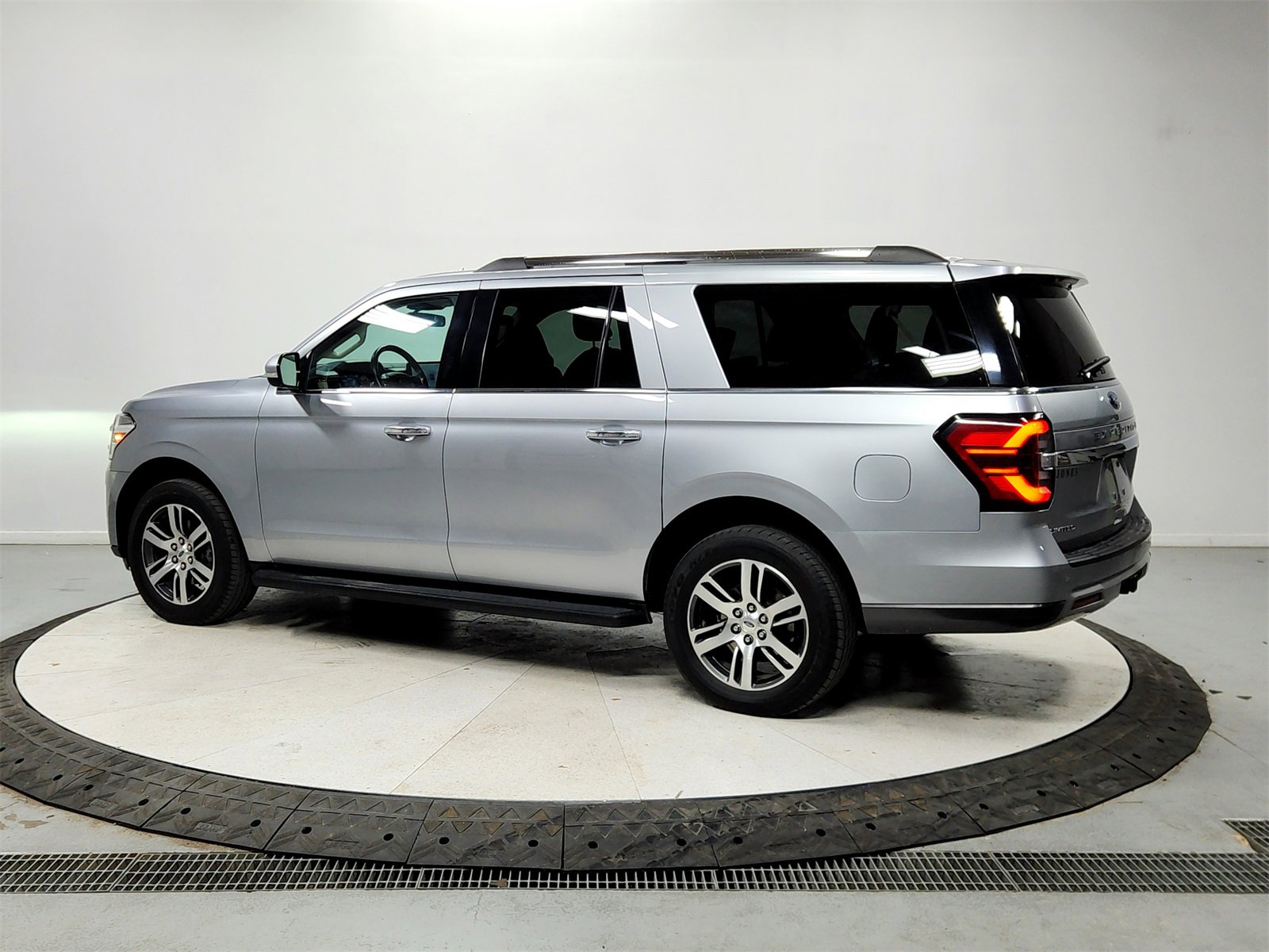 Used 2024 Ford Expedition Max Limited image 5