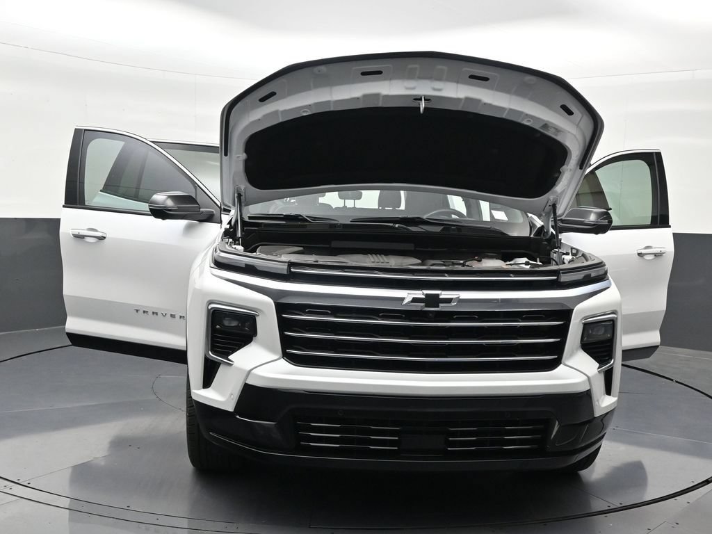 Used 2025 Chevrolet Traverse High Country FWD image 38