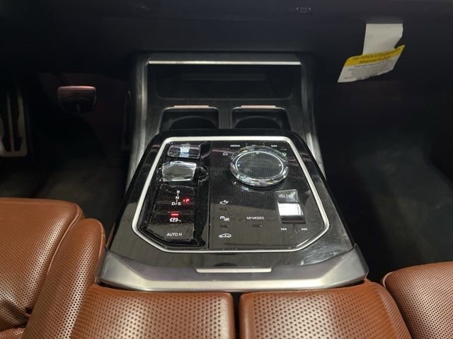 Used 2023 BMW 760i xDrive image 17