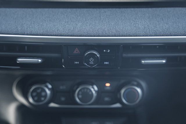 Used 2025 Nissan Kicks SV image 30