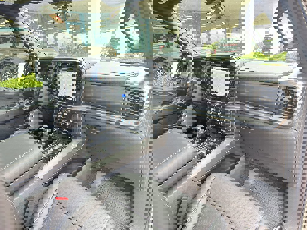 New 2025 Ford F150 Lariat w/ Equipment Group 502A High image 34