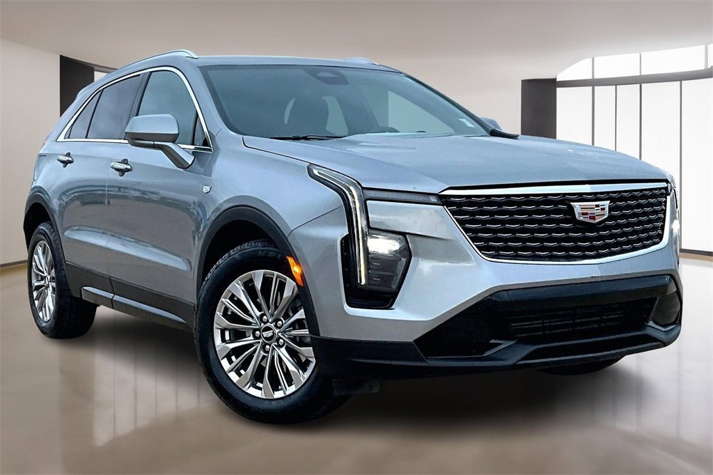 Used 2024 Cadillac XT4 Premium Luxury image 11