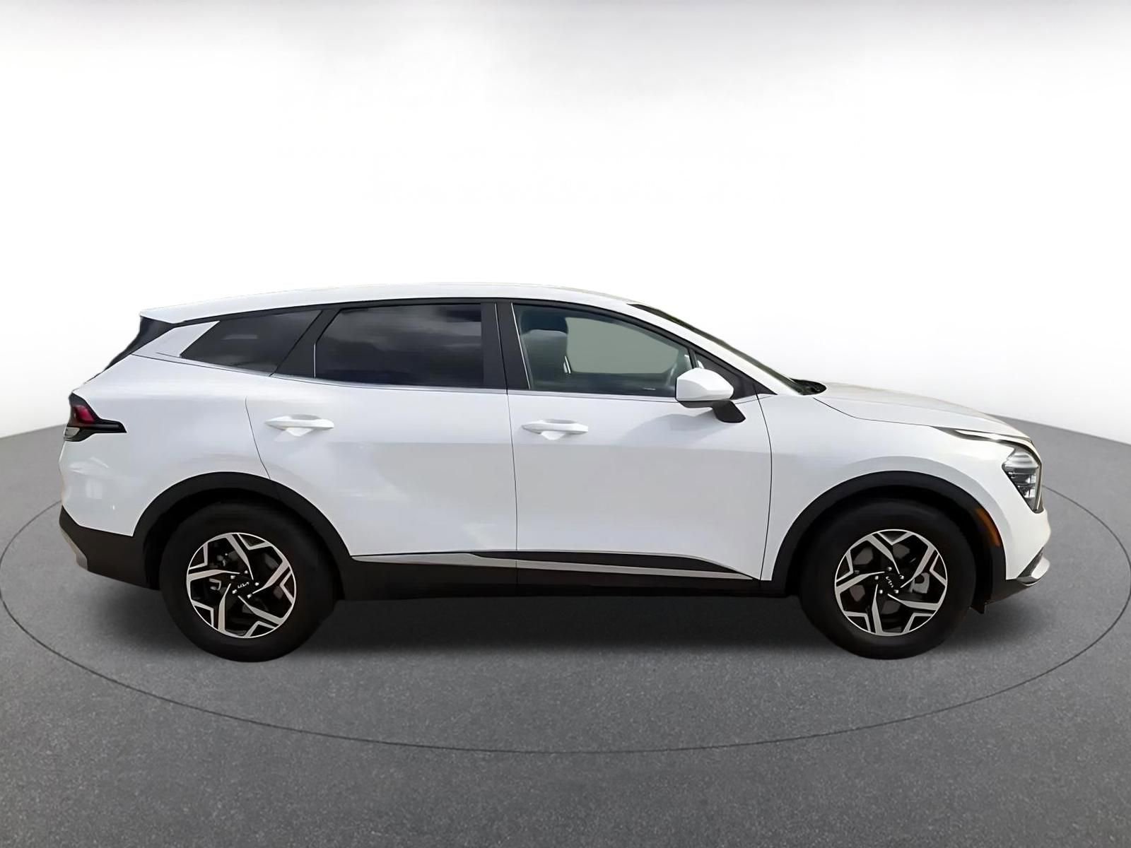 Used 2025 Kia Sportage LX FWD image 16
