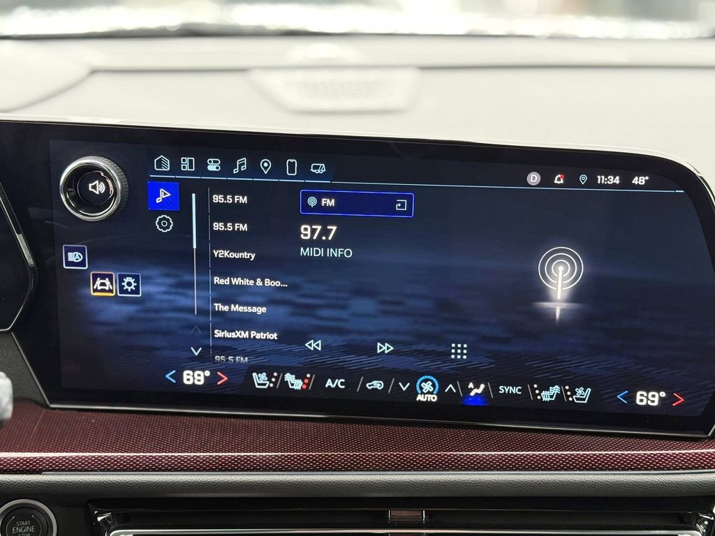 Used 2025 Chevrolet Traverse RS image 31