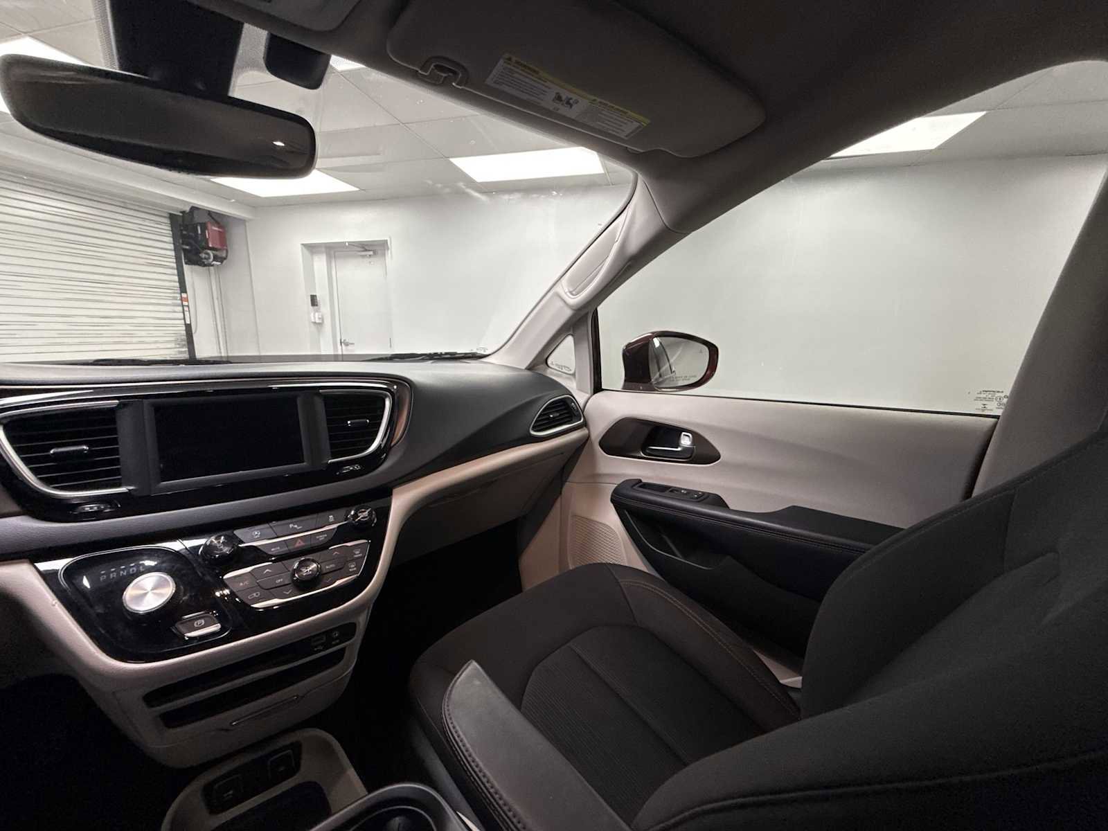 Used 2019 Chrysler Pacifica Touring Plus FWD image 11