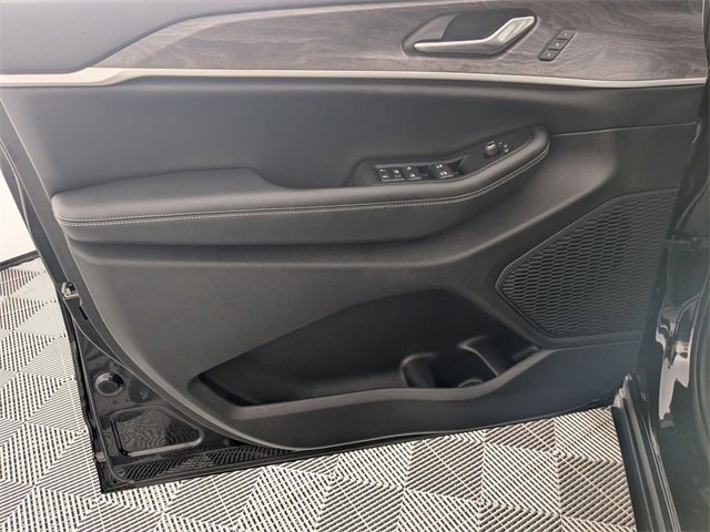 Used 2023 Jeep Grand Cherokee L Limited w/ Luxury Tech Group II image 10