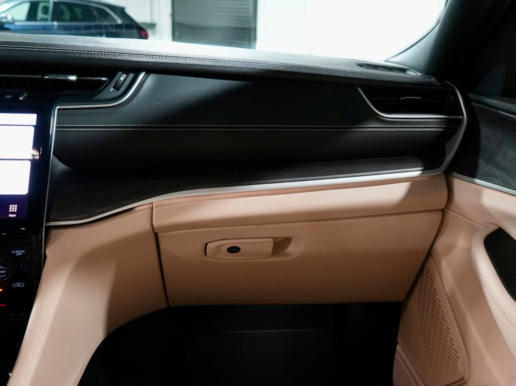 Used 2023 Jeep Grand Cherokee L Limited w/ Black Appearance Package image 24