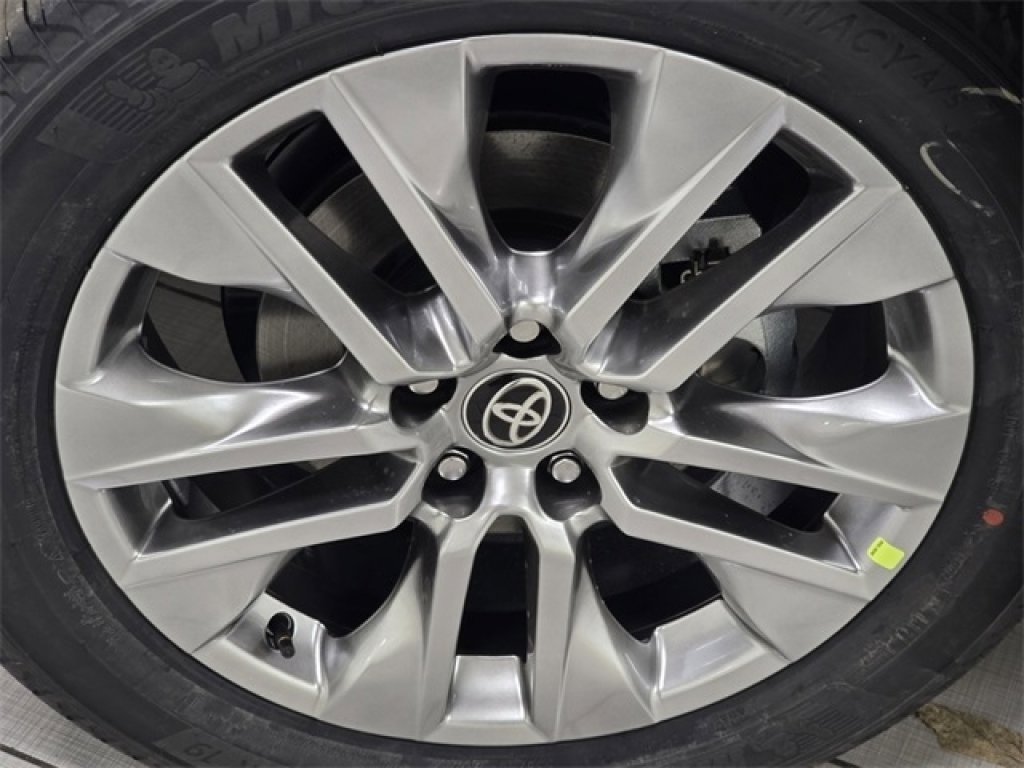 New 2025 Toyota RAV4 Limited image 12